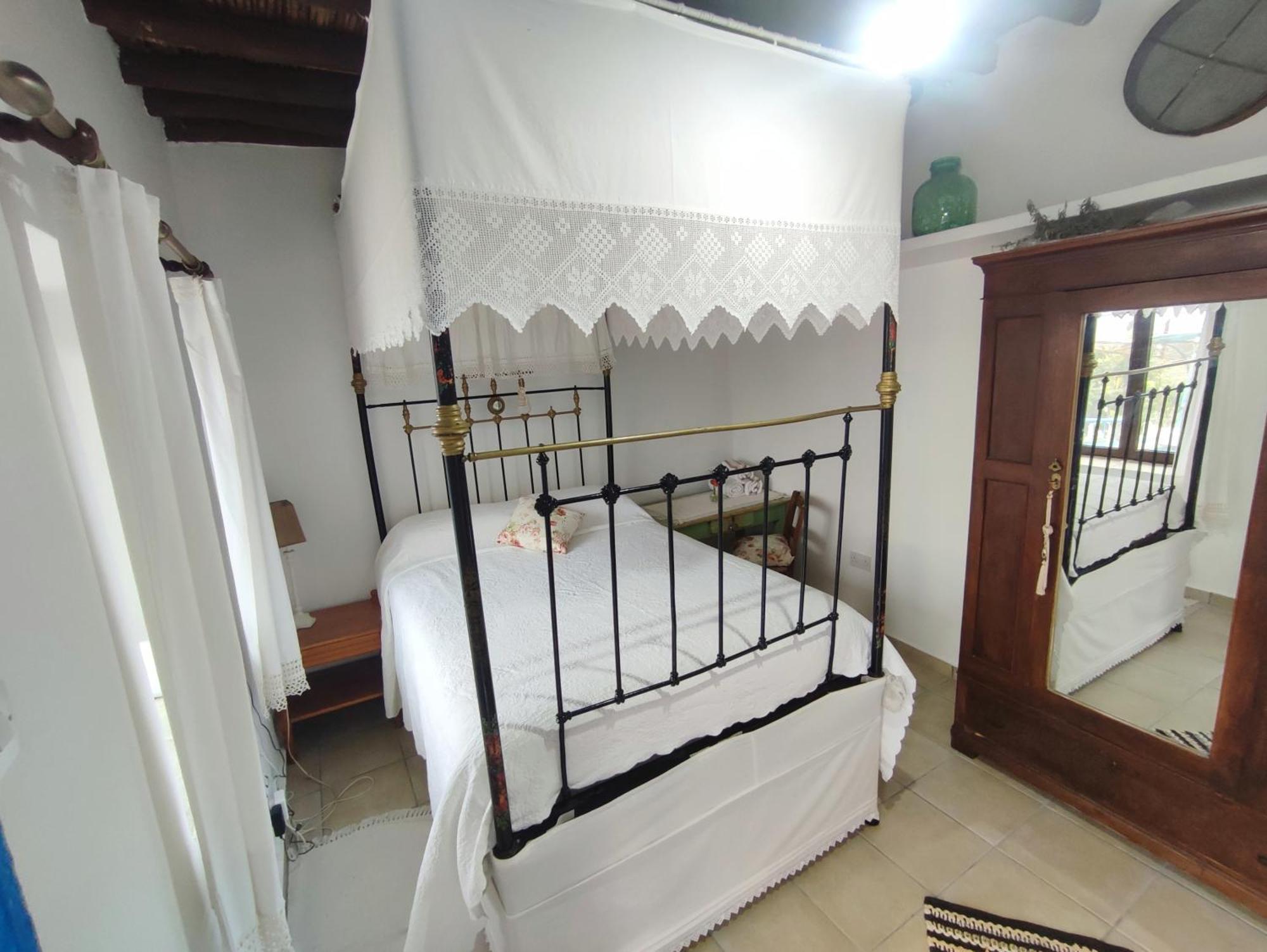 Faith'S Stone House Guest House Simou Exterior photo